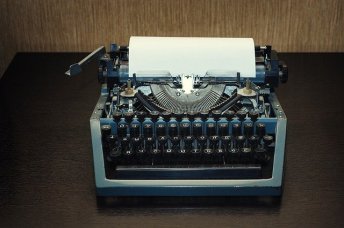 typewriter-3118180_640